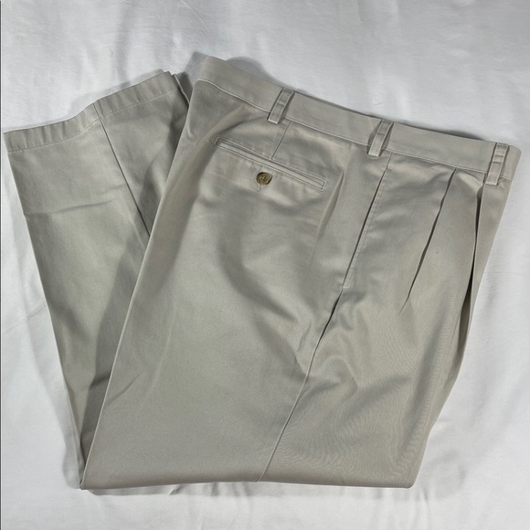 L.L. Bean mens stone khaki Classic Fit double pleated chino pants - size 38x28.5 - Picture 1 of 10